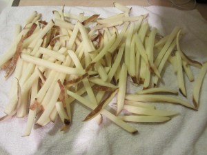 Drained potatoes, drying on towels.